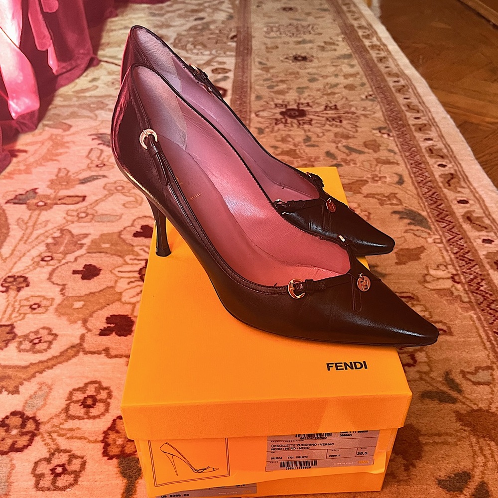 Fendi Black Leather Pointed Toe Pumps
